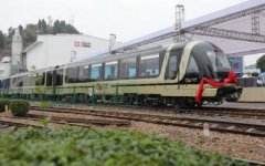 中国“爬山”火车来了,2026 年全线通