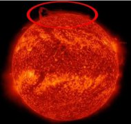 NASA拍到太阳北极一块断裂脱落,令科学家感到困惑